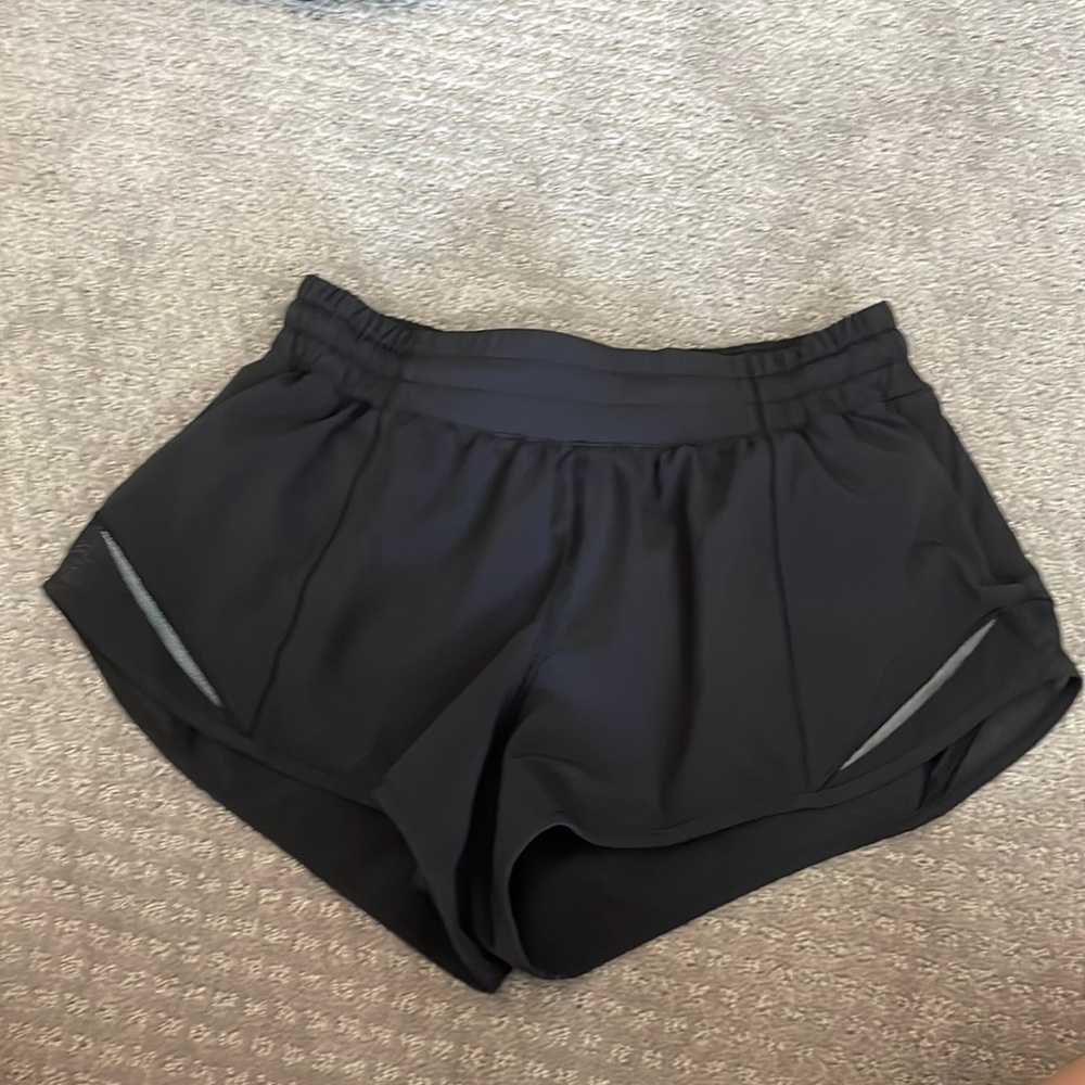 Lululemon hotty hot short 2.5”
